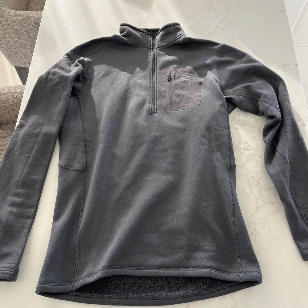 Arc'teryx Men's Gray Half Zip Medium